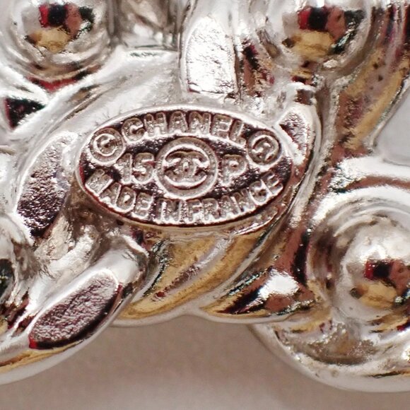 CHANEL CC Logo Imitation Pearl Pin Brooch 15P Clip-On Silver SHW Vintage - Picture 8 of 8